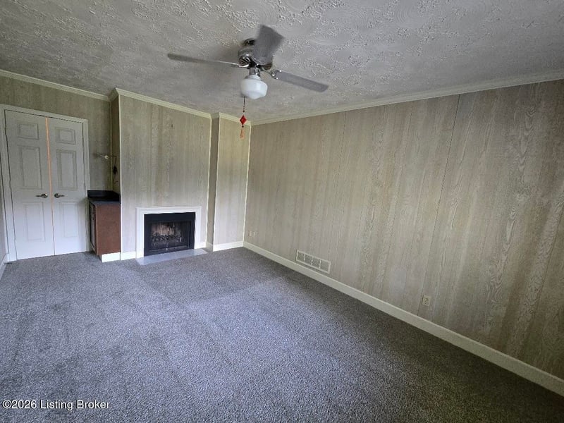 5800 Coach Gate Wynde #APT 273, Louisville, KY 40207