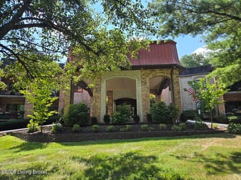 5800 Coach Gate Wynde #APT 273, Louisville, KY 40207