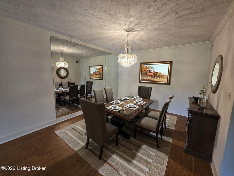 5800 Coach Gate Wynde #APT 273, Louisville, KY 40207