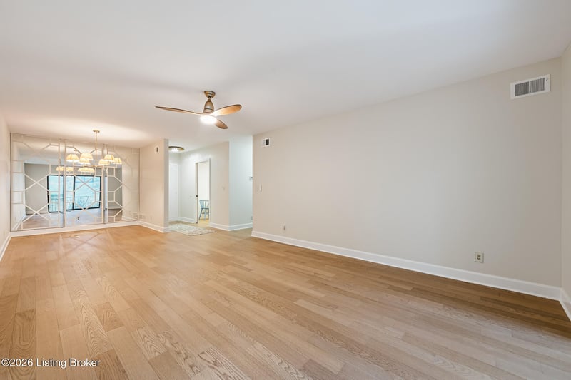 5800 Coach Gate Wynde #APT 291, Louisville, KY 40207