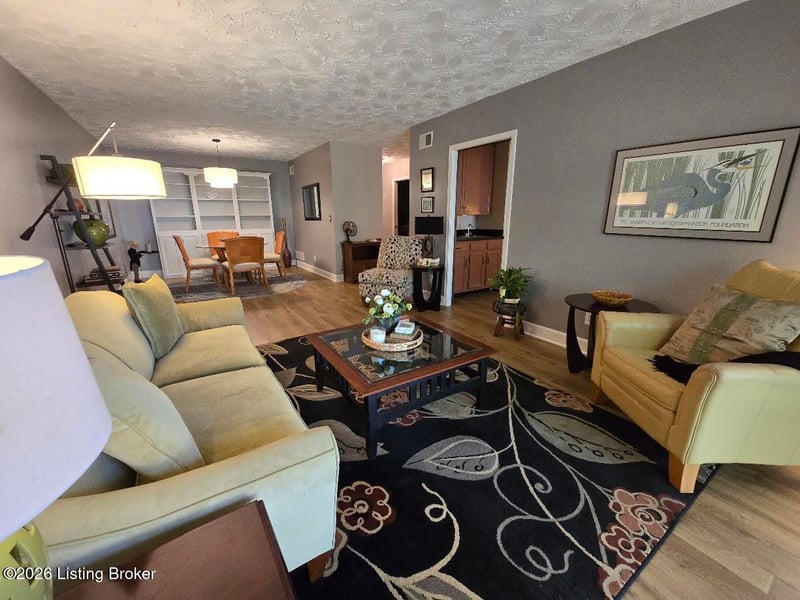 5800 Coach Gate Wynde #APT 295, Louisville, KY 40207
