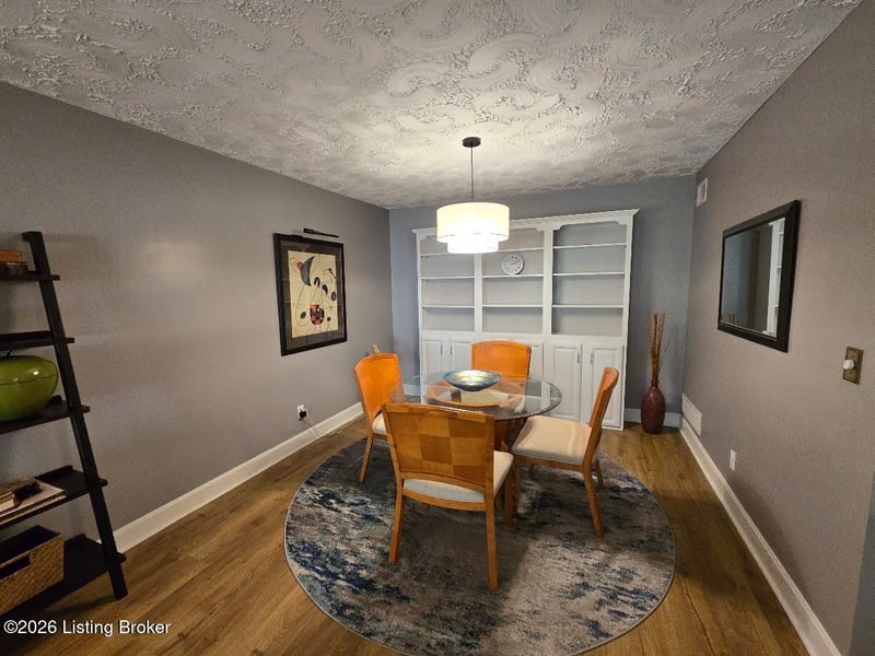 5800 Coach Gate Wynde #APT 295, Louisville, KY 40207