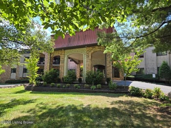 5800 Coach Gate Wynde #APT 295, Louisville, KY 40207