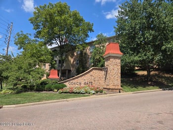 5800 Coach Gate Wynde #APT 295, Louisville, KY 40207
