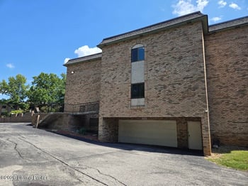 5800 Coach Gate Wynde #APT 295, Louisville, KY 40207