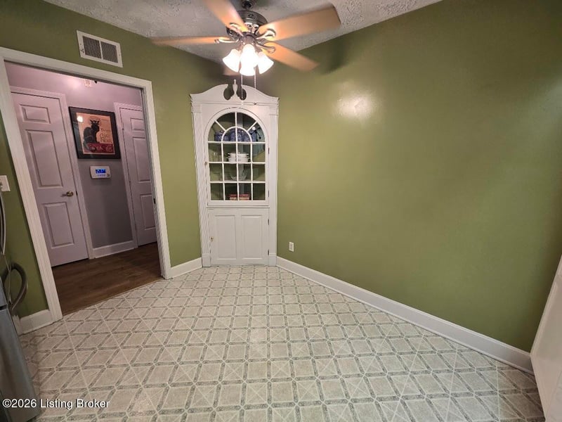 5800 Coach Gate Wynde #APT 295, Louisville, KY 40207