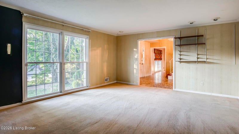 5817 Prince William St, Louisville, KY 40207