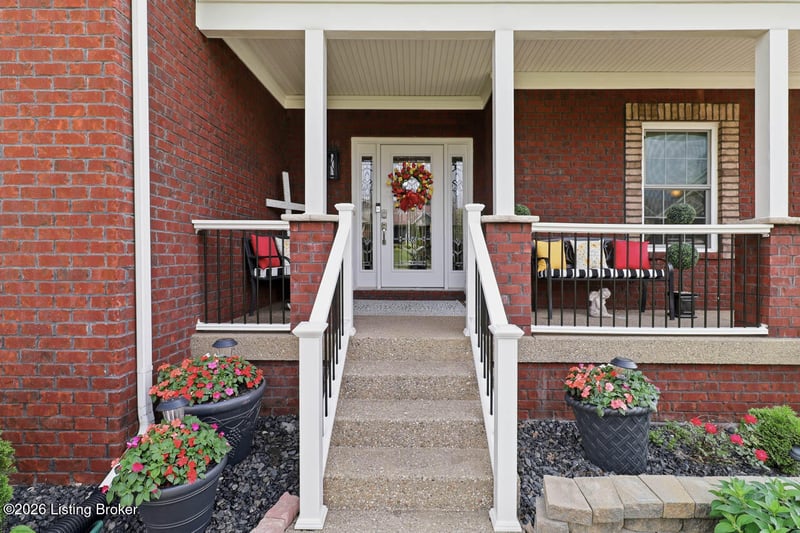 585 Sunray Dr, Shepherdsville, KY 40165