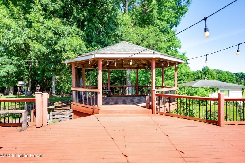 589 Wheeler Ln, Mt Washington, KY 40047