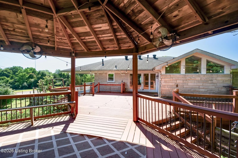 589 Wheeler Ln, Mt Washington, KY 40047