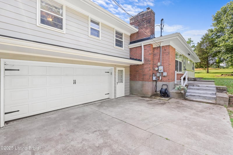 5901 S Watterson Trl, Louisville, KY 40291
