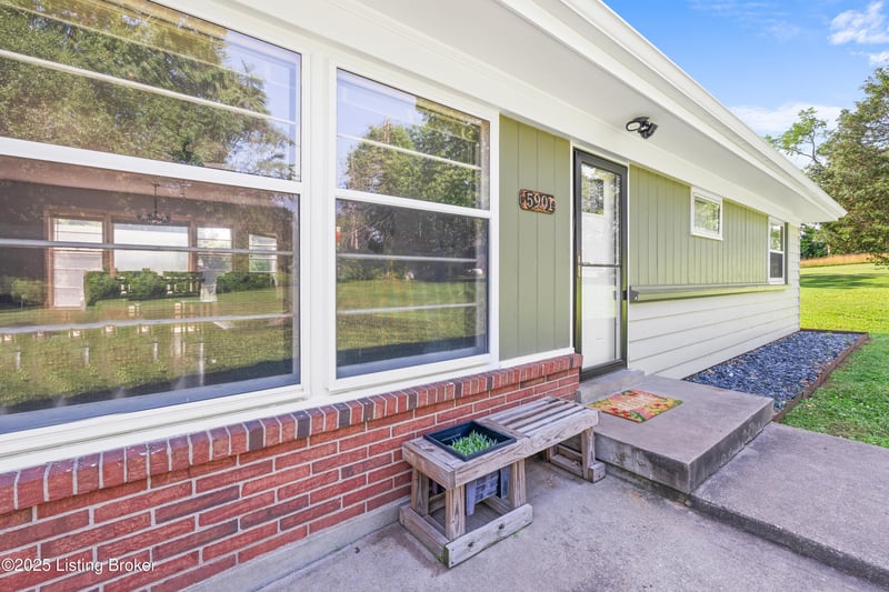 5901 S Watterson Trl, Louisville, KY 40291