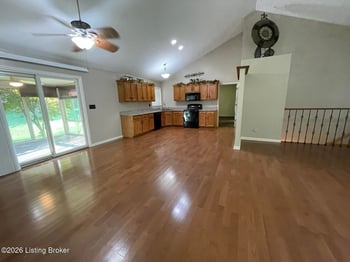 5902 Briscoe Ln, Louisville, KY 40228