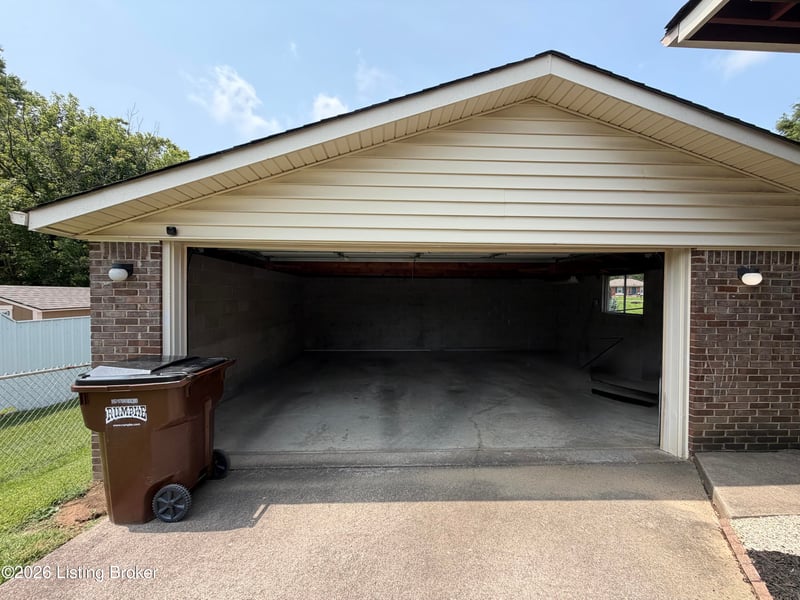 5902 Bucks Ln, Louisville, KY 40291