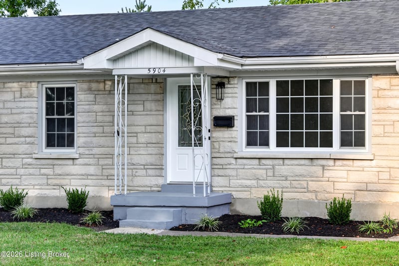 5904 Hood Rd, Louisville, KY 40213