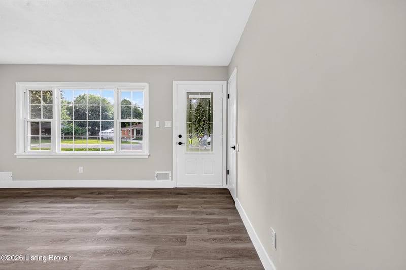 5904 Hood Rd, Louisville, KY 40213
