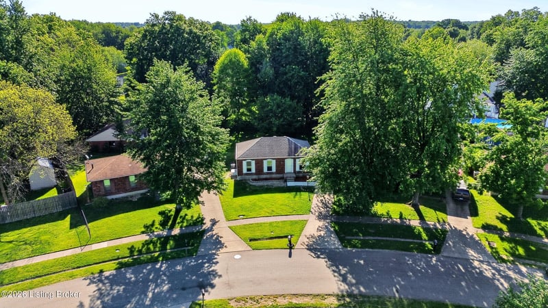 5905 Carmelwood Cir, Louisville, KY 40229