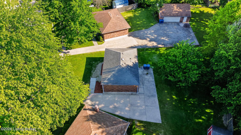5905 Carmelwood Cir, Louisville, KY 40229