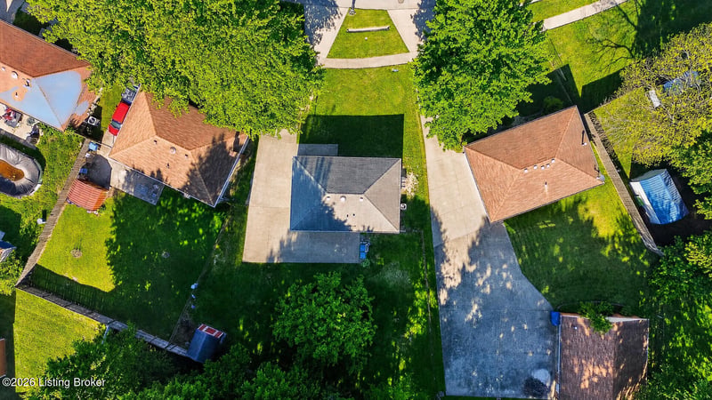 5905 Carmelwood Cir, Louisville, KY 40229