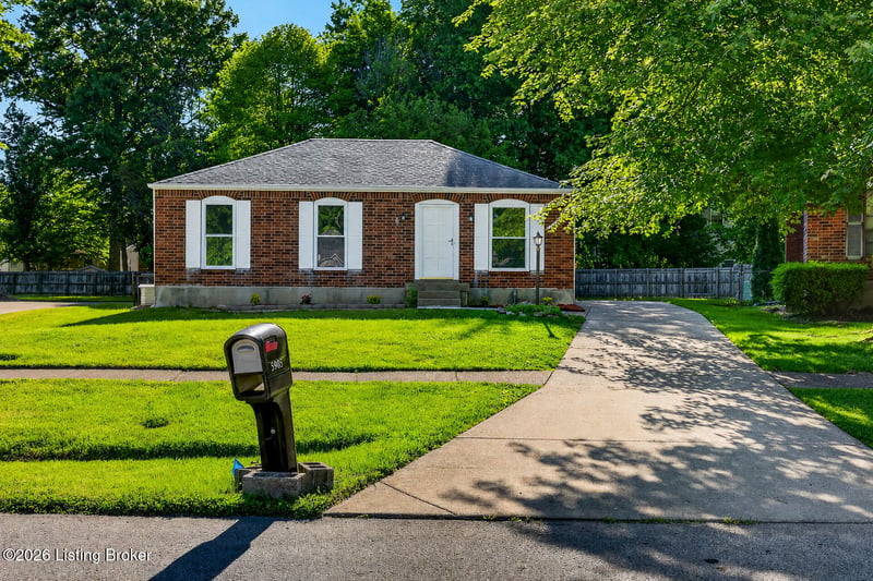 5905 Carmelwood Cir, Louisville, KY 40229