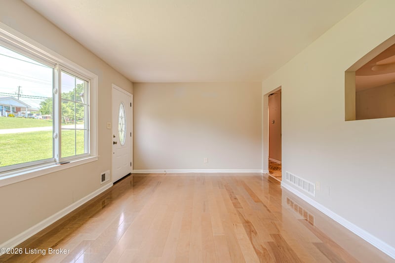 5905 Whispering Hills Blvd, Louisville, KY 40219