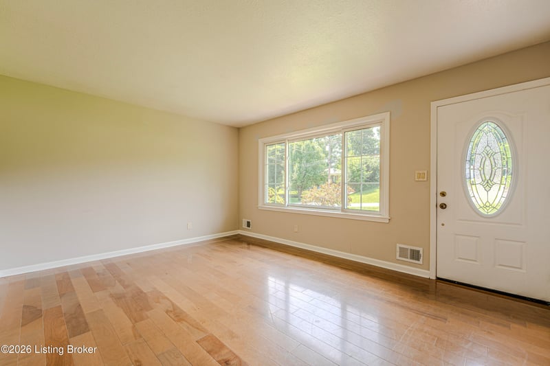 5905 Whispering Hills Blvd, Louisville, KY 40219