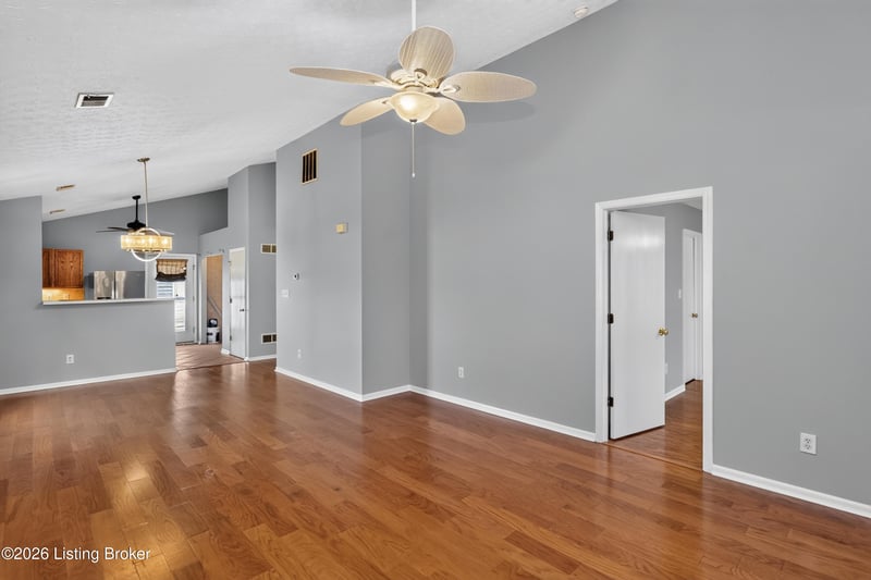 5907 Bay Harbor Dr, Louisville, KY 40228