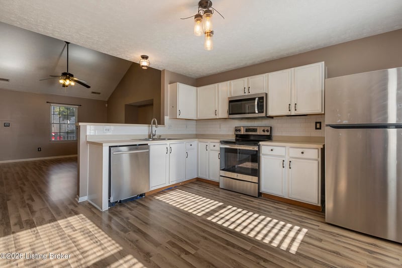 5912 Brandon Dunes Dr, Louisville, KY 40228