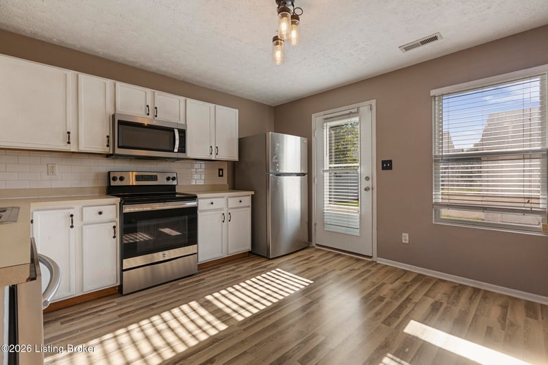 5912 Brandon Dunes Dr, Louisville, KY 40228