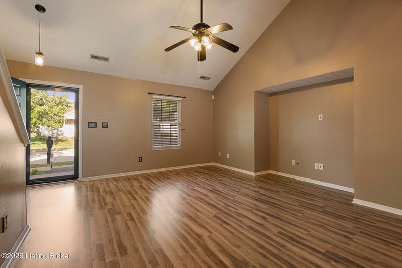 5912 Brandon Dunes Dr, Louisville, KY 40228