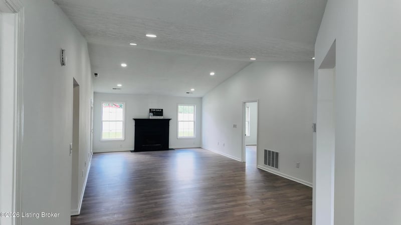 5925 Grandel Meadow Ct, Louisville, KY 40258