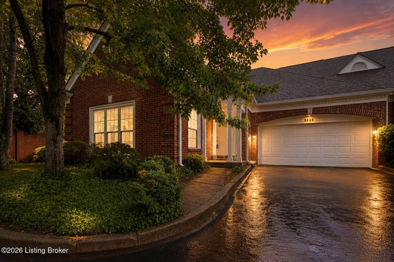 5939 Ashwood Bluff Dr, Louisville, KY 40207