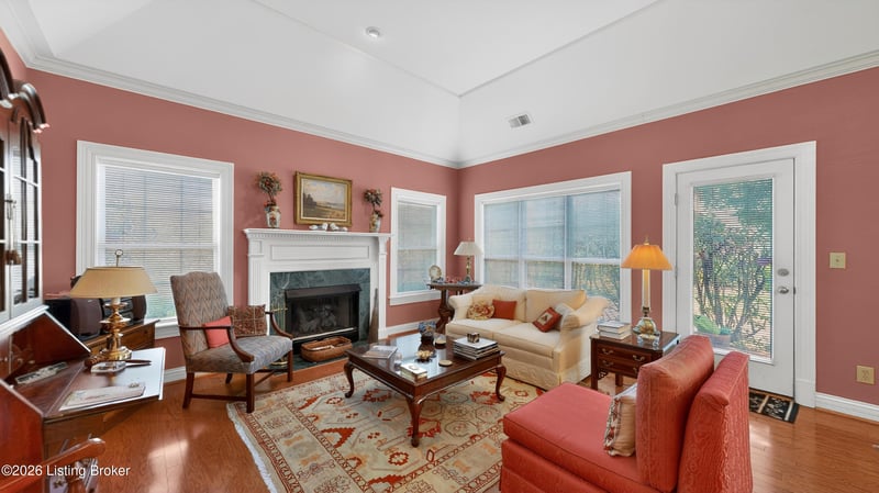 5943 Ashwood Bluff Dr, Louisville, KY 40207
