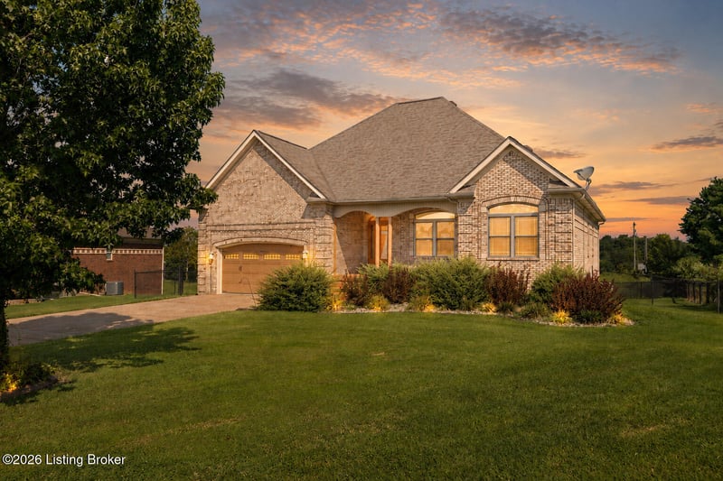 596 Meadowcrest Dr, Mt Washington, KY 40047