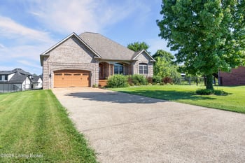 596 Meadowcrest Dr, Mt Washington, KY 40047