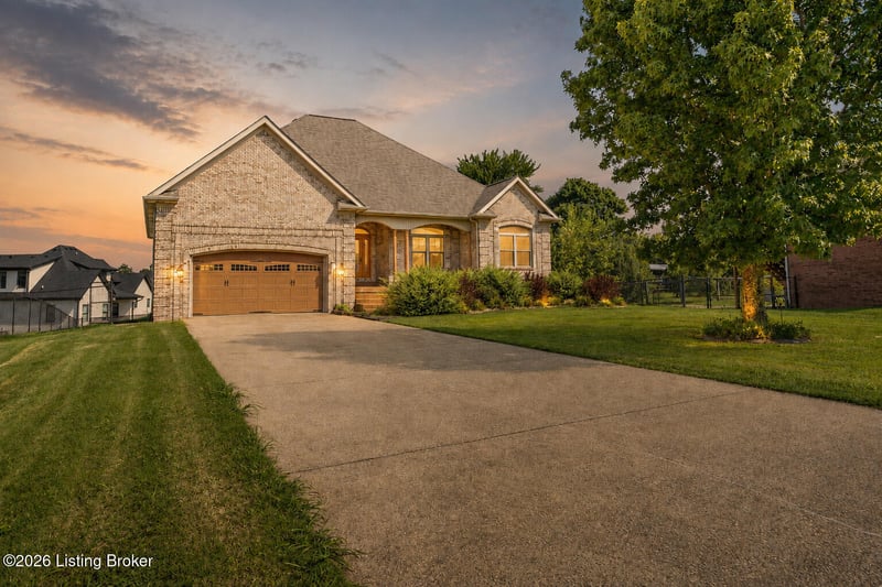 596 Meadowcrest Dr, Mt Washington, KY 40047