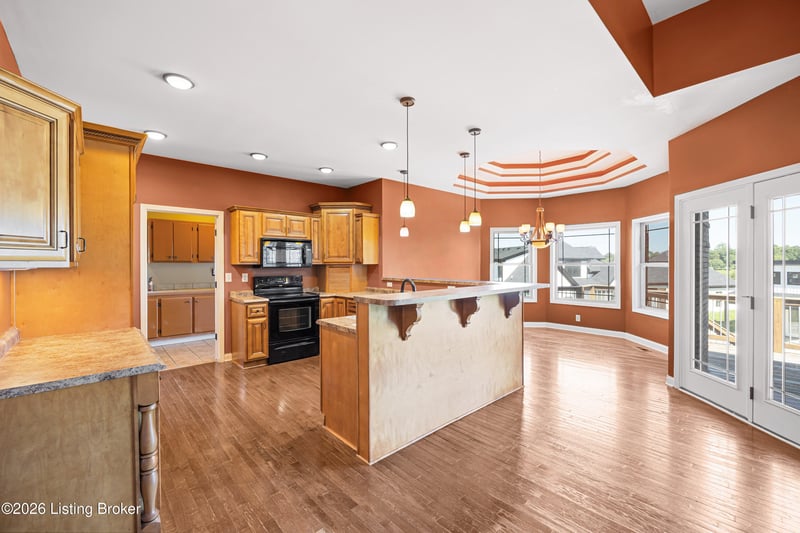 596 Meadowcrest Dr, Mt Washington, KY 40047