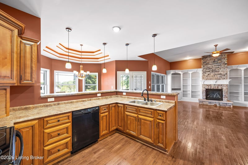 596 Meadowcrest Dr, Mt Washington, KY 40047