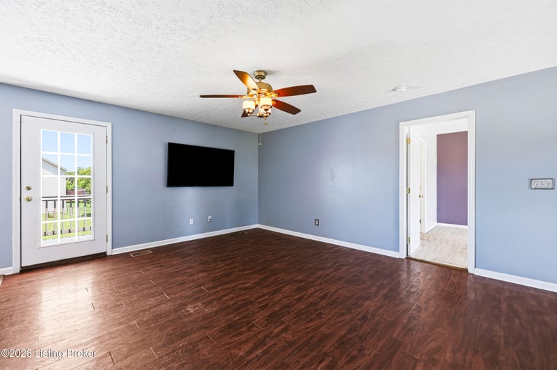 597 Oak Grove Blvd, Shepherdsville, KY 40165