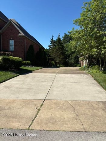 60 Osage Trl, Louisville, KY 40245