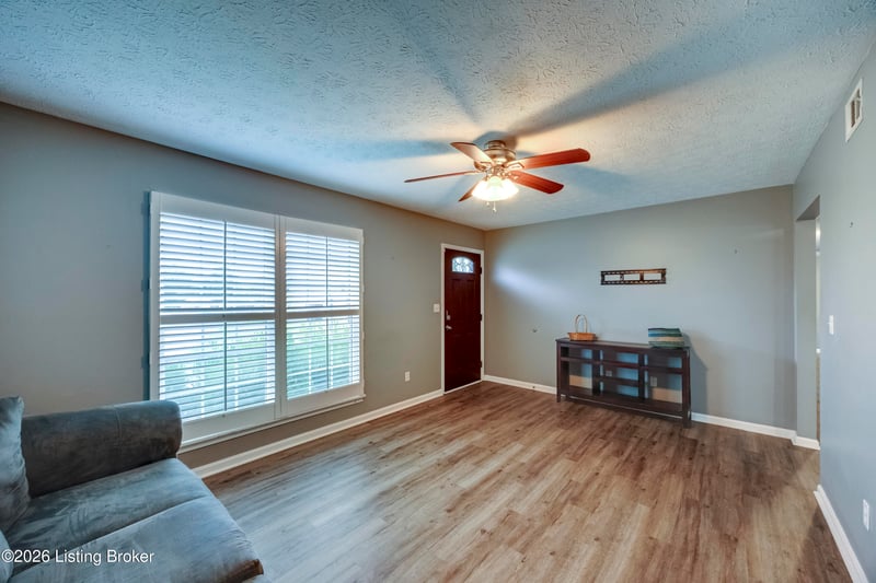 6001 Hickory Tree Rd, Louisville, KY 40291