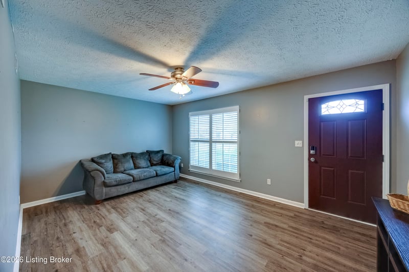 6001 Hickory Tree Rd, Louisville, KY 40291