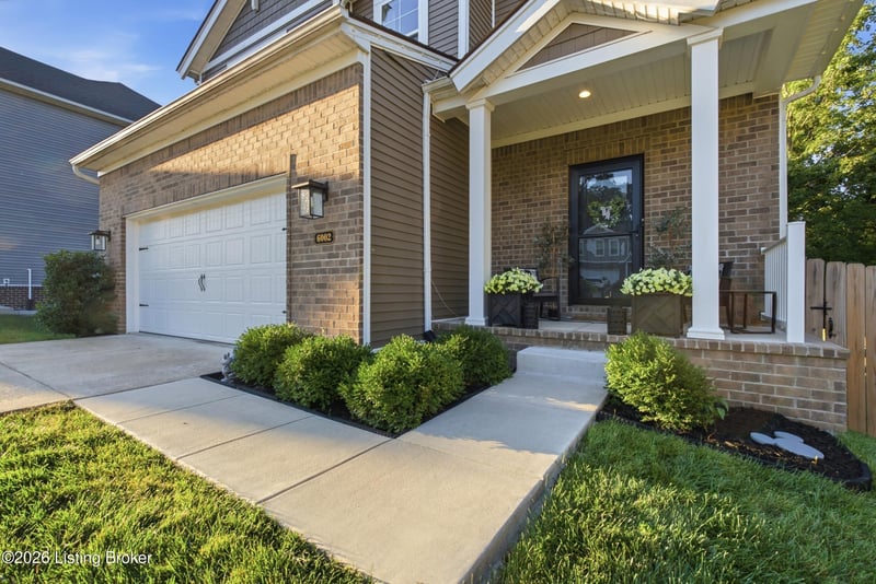 6002 Ledgerock Cove Pl, Louisville, KY 40219