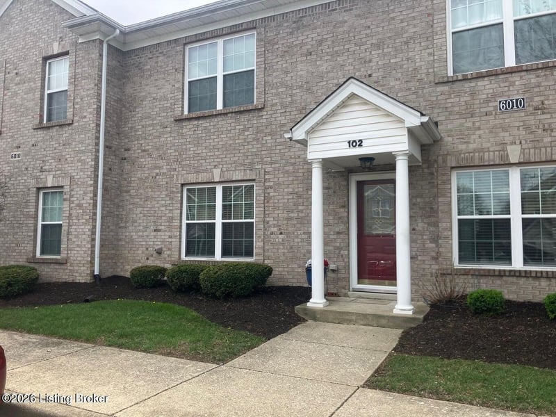 6010 Wooded Creek Dr #102, Louisville, KY 40291