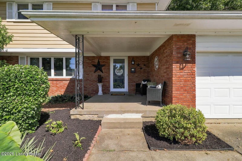 6017 Bay Pine Dr, Louisville, KY 40219