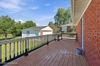 6019 Colebrooke Ln, Louisville, KY 40219