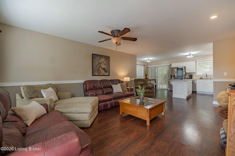 6019 Wooded Creek Dr, Louisville, KY 40291