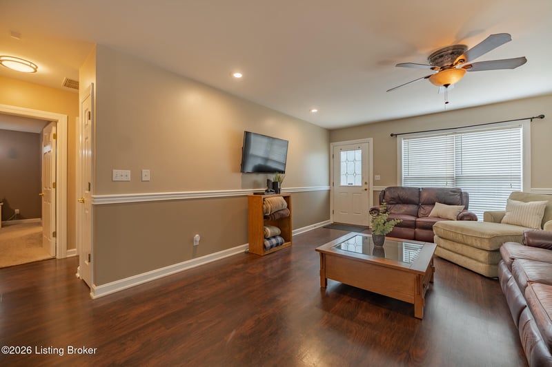 6019 Wooded Creek Dr, Louisville, KY 40291