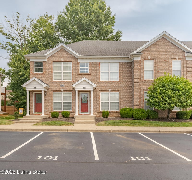 6019 Wooded Creek Dr, Louisville, KY 40291