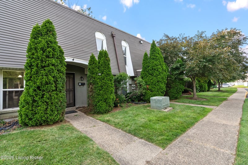 602 La Fontenay Ct, Louisville, KY 40223